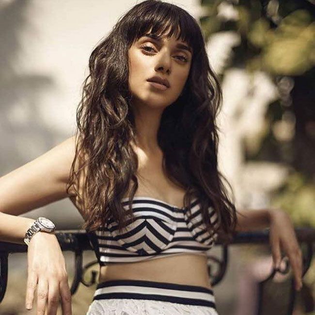 ഹോട്ട് ലുക്കില്‍ തിളങ്ങി അതിഥി റാവു; ട്രെന്‍ഡിംഗായി പുതിയ ഫോട്ടോഷൂട്ട്