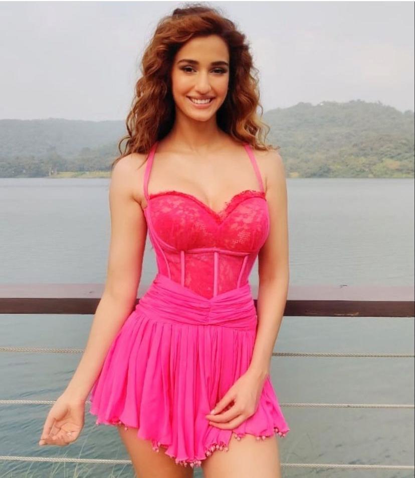 ഗ്ലാമറസ് ചിത്രങ്ങളുമായി ദിശ പട്ടാനി; ആഘോഷമാക്കി സോഷ്യൽ മീഡിയ