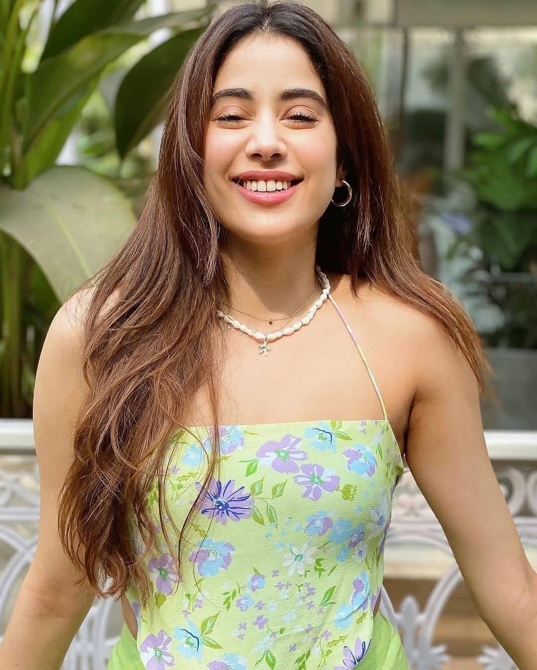 ആറ്റിറ്റിയൂഡ് ലുക്കില്‍ കിടിലം ഫോട്ടോഷൂട്ടുമായി ജാന്‍വി കപൂര്‍; വൈറലായ ചിത്രങ്ങള്‍ കാണാം