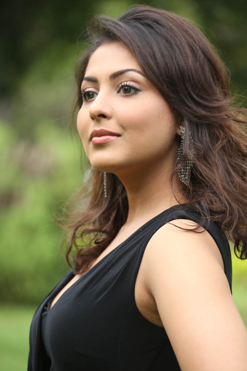 കറുപ്പിൽ അഴകായി മധു ശാലിനി; തെന്നിന്ത്യൻ താരത്തിന്റെ ഹോട്ട്, ക്യൂട്ട് ചിത്രങ്ങൾ വൈറലാകുന്നു