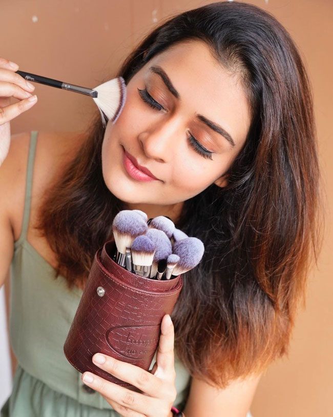 ക്യൂട്ട് ആന്റ് ഗ്ലാമര്‍ ഫോട്ടോസുമായി പായല്‍ രജ്പുത്; നടിയുടെ ഏറ്റവും പുതിയ ചിത്രങ്ങള്‍ കാണാം