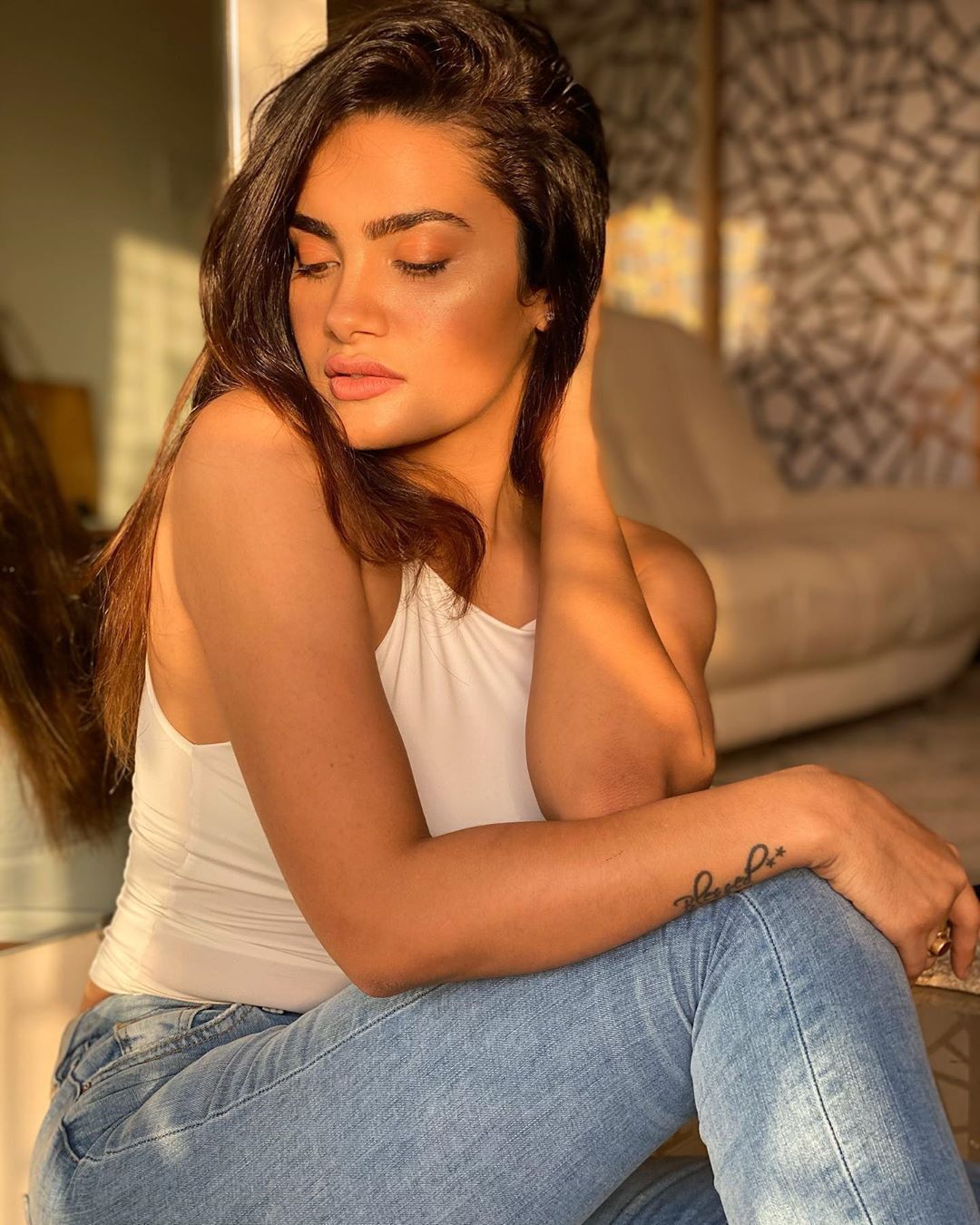 ഗ്ലാമറസ് ലുക്കിൽ സാക്ഷി ദ്വിവേദി; പുതിയ ചിത്രങ്ങൾ ഏറ്റെടുത്ത് സോഷ്യൽ മീഡിയ