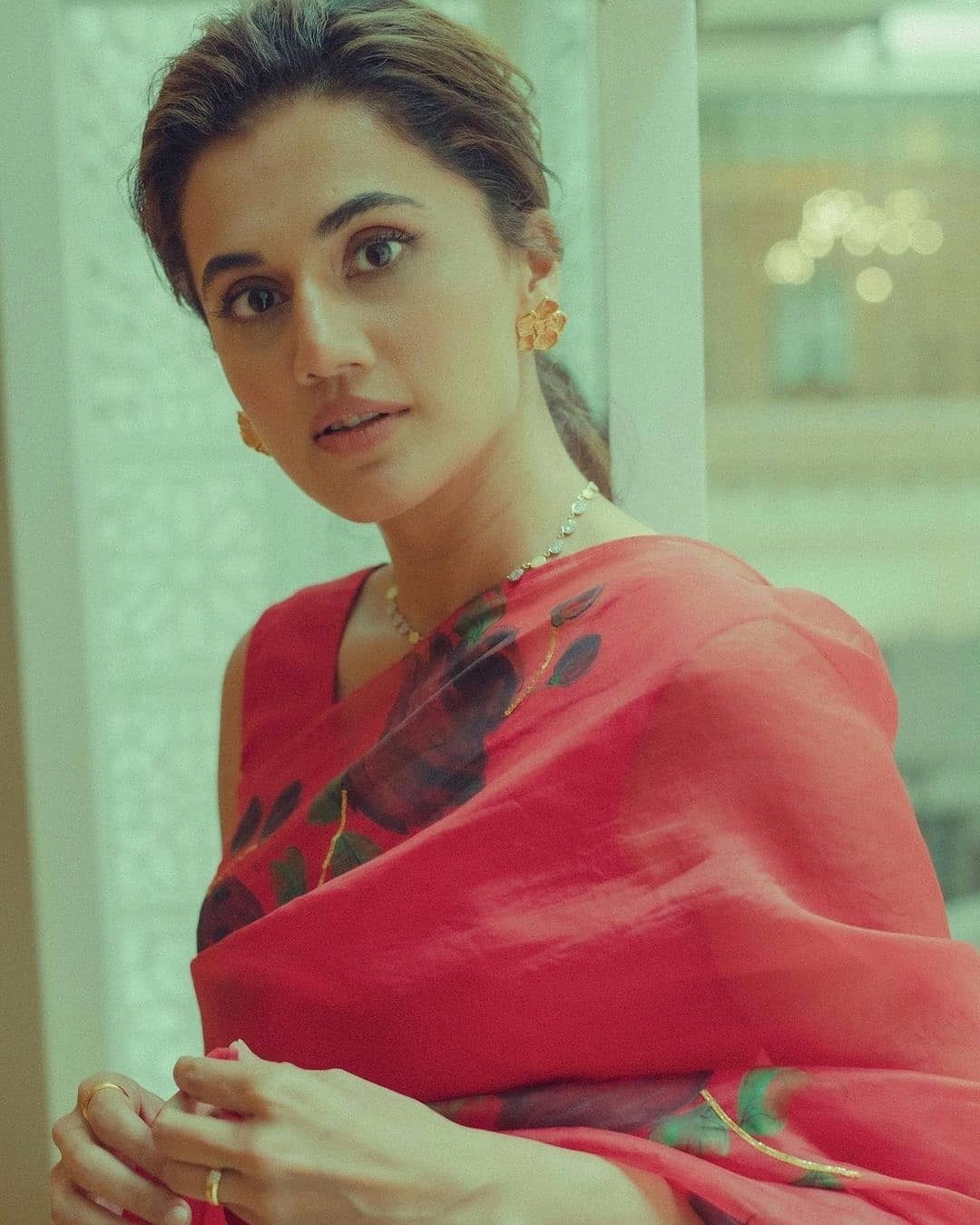 സാരിയില്‍ തിളങ്ങി തപ്സീ പന്നു-പുതിയ ചിത്രങ്ങള്‍ കാണാം