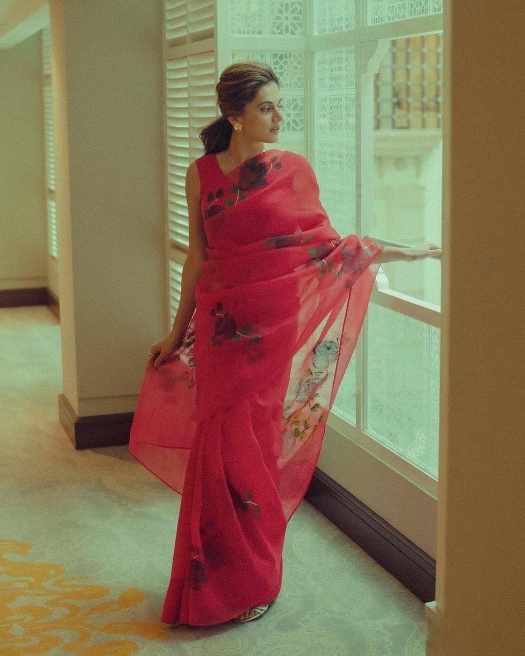 സാരിയില്‍ തിളങ്ങി തപ്സീ പന്നു-പുതിയ ചിത്രങ്ങള്‍ കാണാം