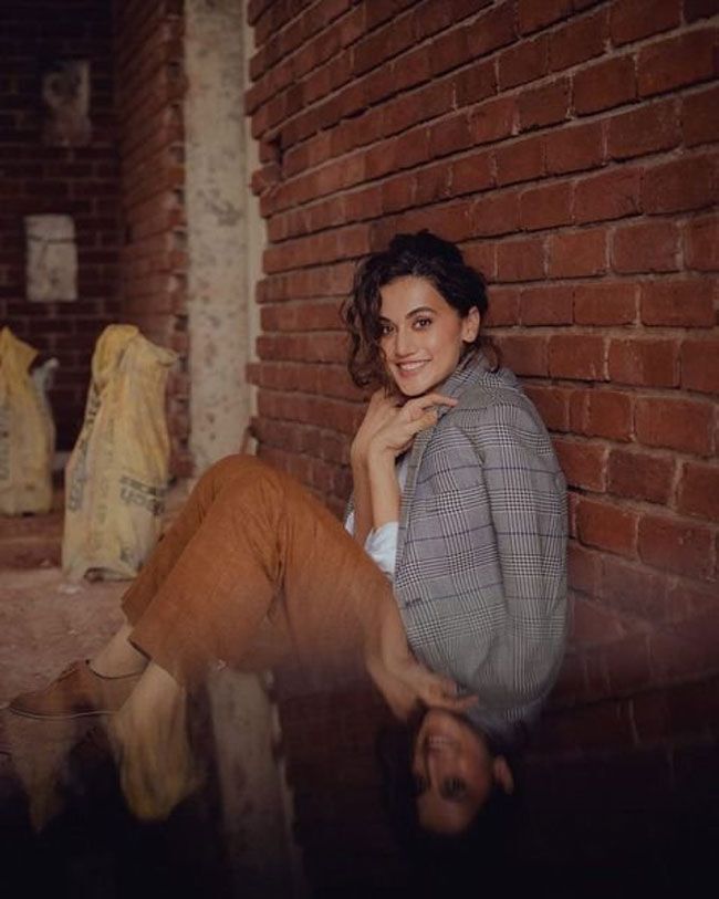 സാരിയില്‍ തിളങ്ങി തപ്സീ പന്നു-പുതിയ ചിത്രങ്ങള്‍ കാണാം