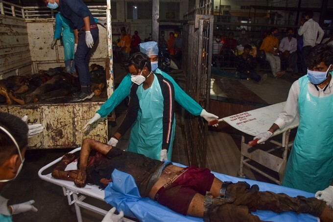 17 പേരുടെ മരണത്തിനിടയാക്കിയ കാണ്‍പൂരിലെ അപകടം; ചിത്രങ്ങള്‍ കാണാം