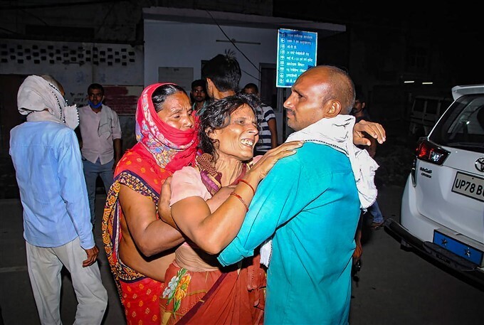 17 പേരുടെ മരണത്തിനിടയാക്കിയ കാണ്‍പൂരിലെ അപകടം; ചിത്രങ്ങള്‍ കാണാം