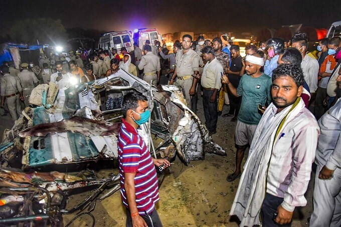 17 പേരുടെ മരണത്തിനിടയാക്കിയ കാണ്‍പൂരിലെ അപകടം; ചിത്രങ്ങള്‍ കാണാം