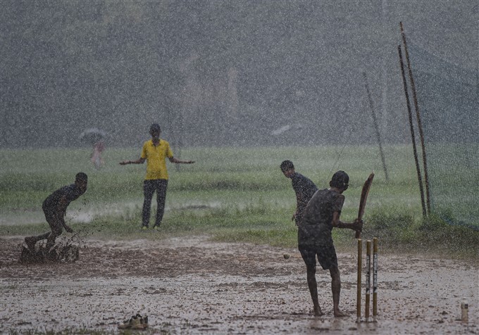 Heavy Rain Lashes In Mumbai