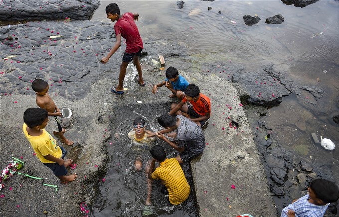 Heavy Rain Lashes In Mumbai