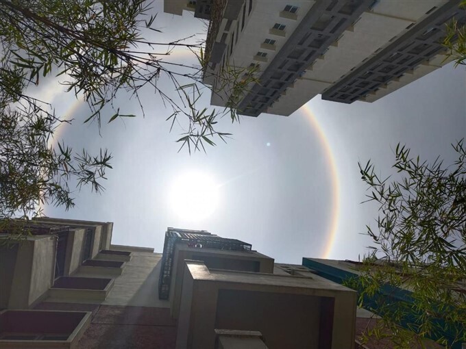 ആകാശത്ത് വിസ്മയം തീര്‍ത്ത് സൂര്യന് ചുറ്റുമുള്ള മഴവില്‍ വലയം; ഹൈദരാബദില്‍ നിന്നുള്ള ചിത്രങ്ങള്‍ കാണാം