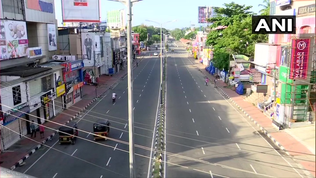 കേരളത്തില്‍ ഇന്ന് സമ്പൂര്‍ണ ലോക്ക് ഡൗണ്‍; തിരുവനന്തപുരത്ത് നിന്നുള്ള ചിത്രങ്ങള്‍ കാണാം