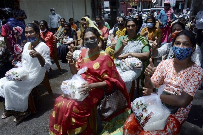രാഹുല്‍ ഗാന്ധിയുടെ ജന്മദിനത്തില്‍ കോണ്‍ഗ്രസ് പ്രവര്‍ത്തകര്‍ നടത്തിയ ജീവകാരുണ്യ പ്രവര്‍ത്തനങ്ങള്‍- ചിത്രങ്ങള്‍ കാണാം
