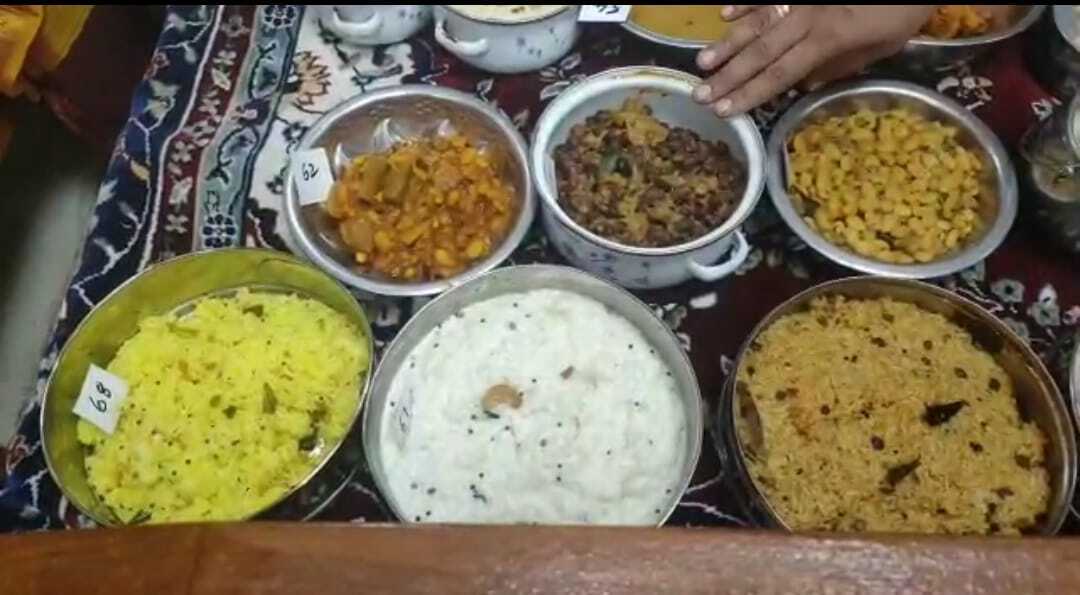 അമ്മായിഅച്ഛന്റെ 70ാം പിറന്നാളിന് 70 വിഭവങ്ങൾ ഒരുക്കി മരുമകൾ- ചിത്രങ്ങൾ കാണാം