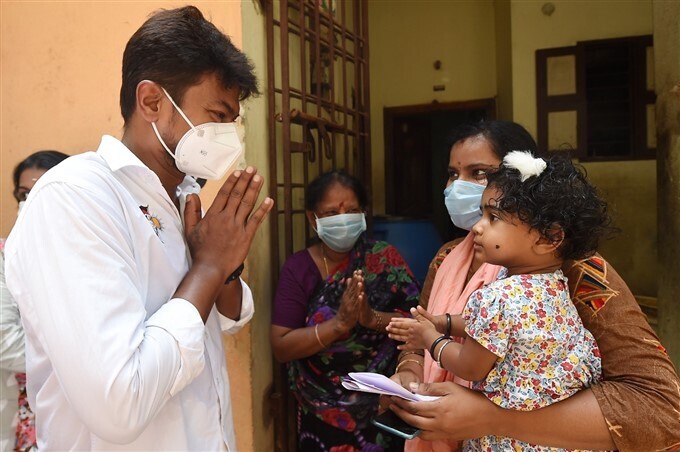 ഡിഎംകെ നേതാവ് ഉദയനിധി സ്റ്റാലിൻ തന്റെ മണ്ഡലം സന്ദർശിച്ചപ്പോൾ ചിത്രങ്ങൾ