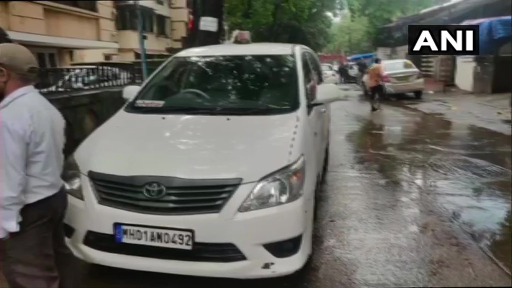 അംബാനി ബോംബ് ഭീഷണിക്കേസില്‍ എന്‍കൗണ്ടര്‍ വിദഗ്ധന്‍ പ്രദീപ് ശര്‍മ അറസ്റ്റില്‍- ചിത്രങ്ങള്‍