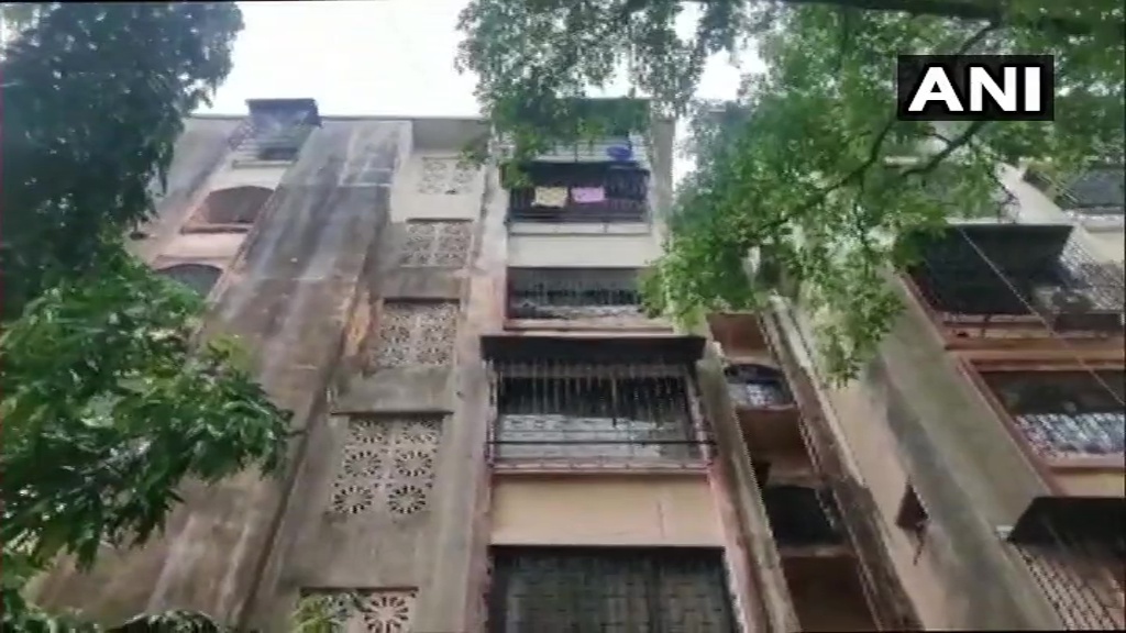 അംബാനി ബോംബ് ഭീഷണിക്കേസില്‍ എന്‍കൗണ്ടര്‍ വിദഗ്ധന്‍ പ്രദീപ് ശര്‍മ അറസ്റ്റില്‍- ചിത്രങ്ങള്‍