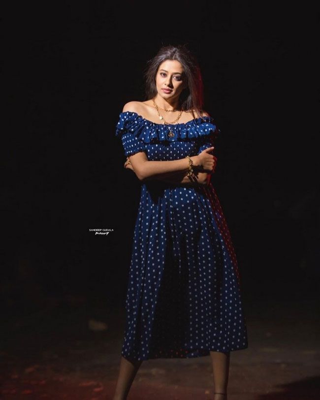 പുത്തൻ ലുക്കിൽ പ്രിയാമണി- ചിത്രങ്ങൾ