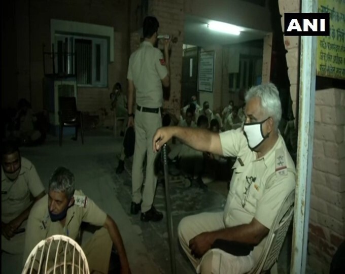 Farmers protest outside Tohana Police Station demanding release of farmers