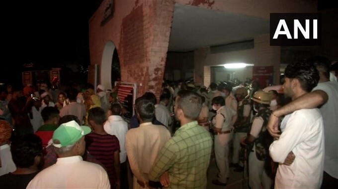 Farmers protest outside Tohana Police Station demanding release of farmers