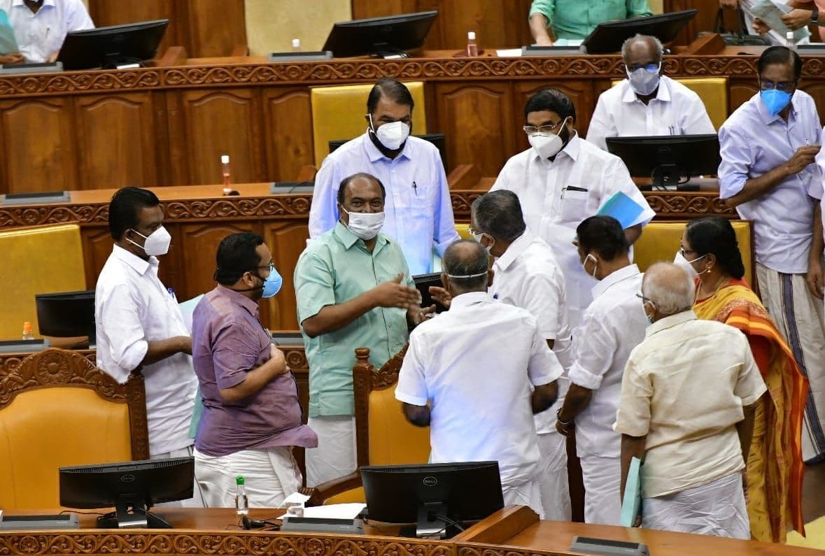 കൊവിഡ് പ്രതിരോധം, സാമ്പത്തിക ഉത്തേജനം... കന്നി ബജറ്റുമായി കെഎന്‍ ബാലഗോപാല്‍: ചിത്രങ്ങള്‍ കാണാം