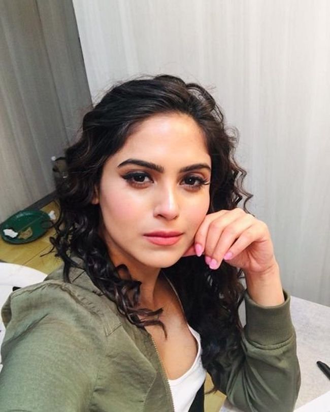 ഗ്ലാമറസായി നയന ഗാംഗുലി, ചിത്രങ്ങള്‍ കാണാം