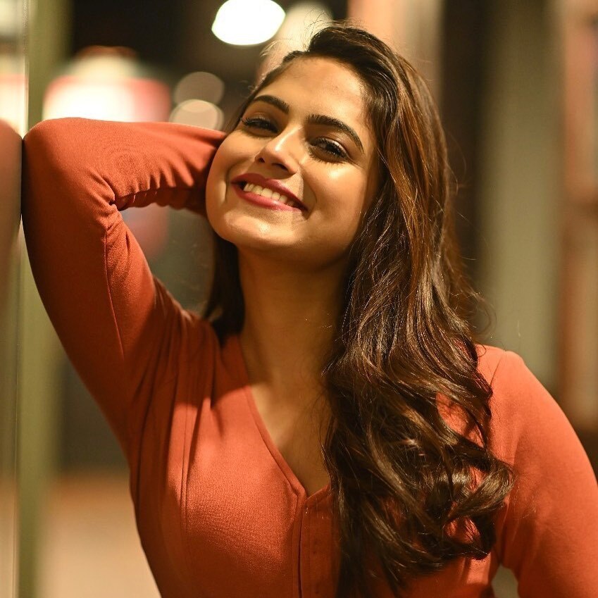 ഗ്ലാമറസായി നയന ഗാംഗുലി, ചിത്രങ്ങള്‍ കാണാം