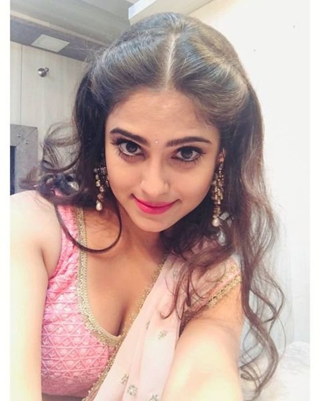 ഗ്ലാമറസായി നയന ഗാംഗുലി, ചിത്രങ്ങള്‍ കാണാം