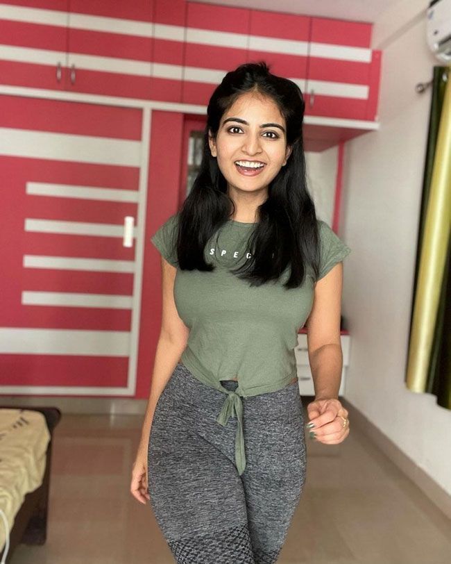 അനന്യ നഗല്ലയുടെ പുതിയ ചിത്രങ്ങളേറ്റെടുത്ത് സോഷ്യൽ മീഡിയ