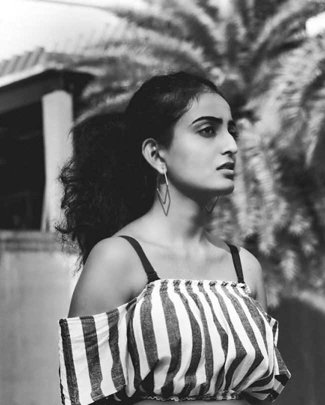 അനന്യ നഗല്ലയുടെ പുതിയ ചിത്രങ്ങളേറ്റെടുത്ത് സോഷ്യൽ മീഡിയ