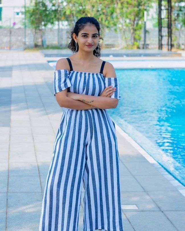 അനന്യ നഗല്ലയുടെ പുതിയ ചിത്രങ്ങളേറ്റെടുത്ത് സോഷ്യൽ മീഡിയ