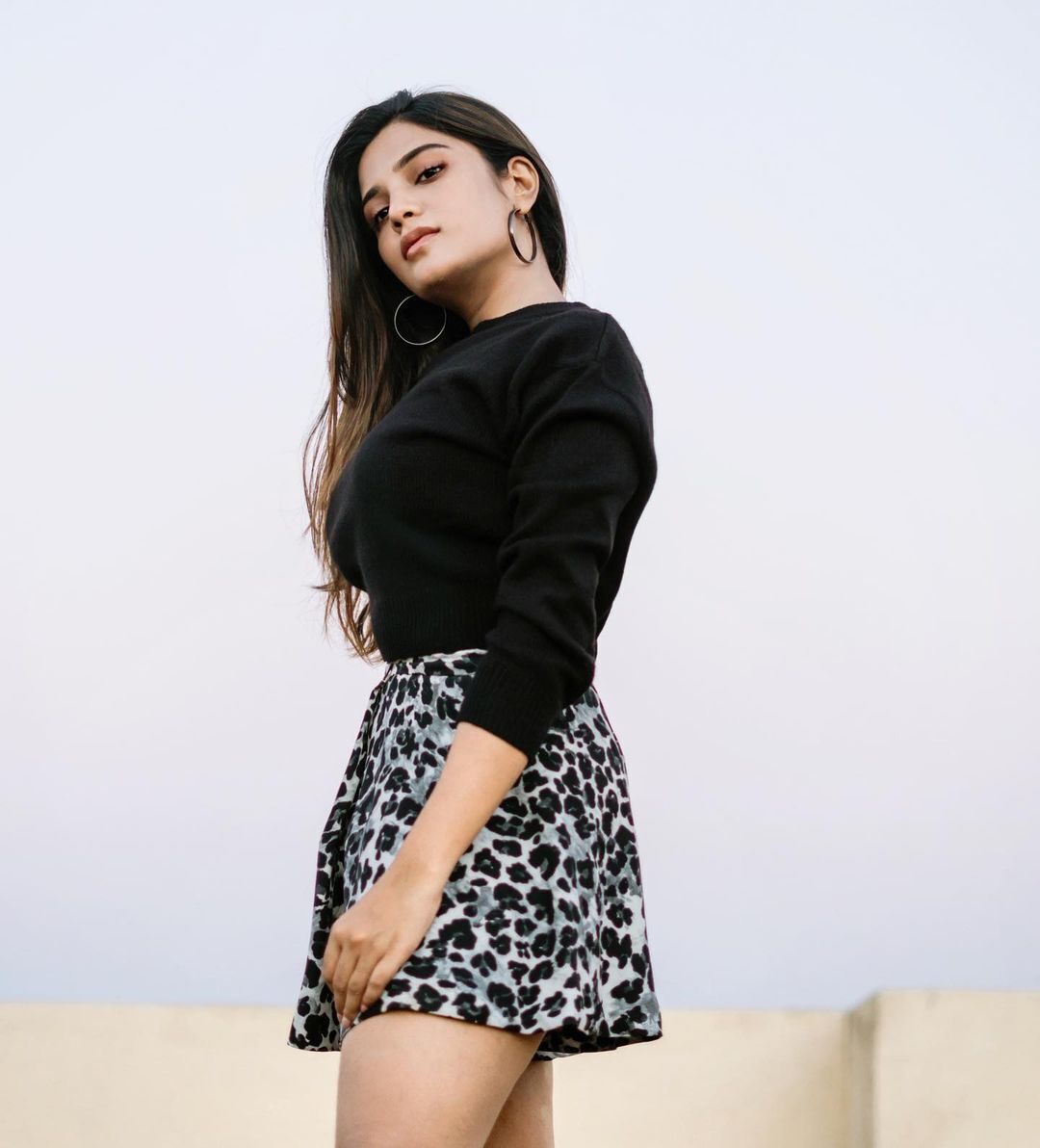 ഹോട്ട് ആന്റ് ഗ്ലാമർ... നടി ആത്മികയുടെ ഏറ്റവും പുതിയ ഫോട്ടോകൾ