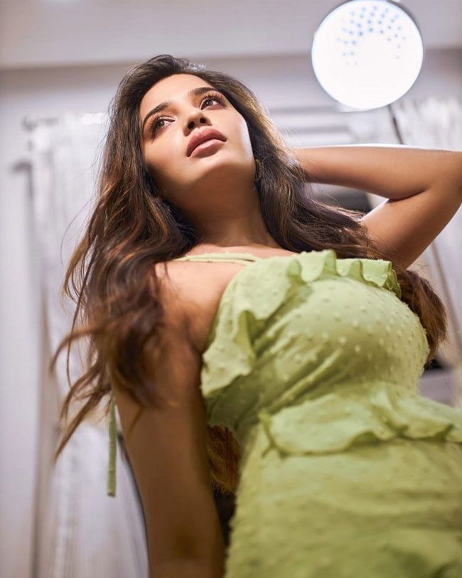 ഹോട്ട് ആന്റ് ഗ്ലാമർ... നടി ആത്മികയുടെ ഏറ്റവും പുതിയ ഫോട്ടോകൾ