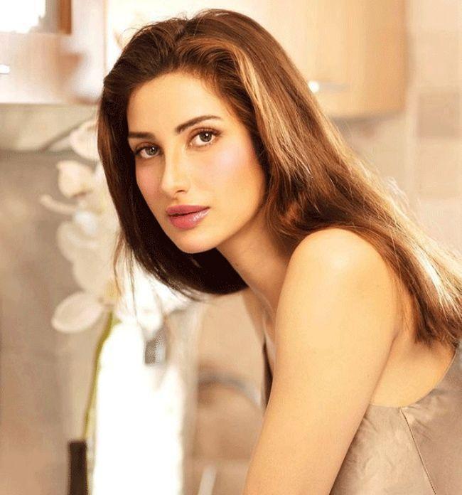 ദിക്ഷ ജെ സിങ് അടിപൊളി ലുക്കില്‍; നടിയുടെ ഏറ്റവും പുതിയ ചിത്രങ്ങള്‍ കാണാം