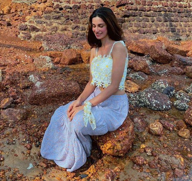 ദിക്ഷ ജെ സിങ് അടിപൊളി ലുക്കില്‍; നടിയുടെ ഏറ്റവും പുതിയ ചിത്രങ്ങള്‍ കാണാം