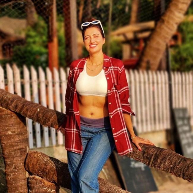 കടലറിഞ്ഞ്... പുഴയറിഞ്ഞ്...; ഹംസ നന്ദിനിയുടെ ഗ്ലാമറസ് ഫൊട്ടോസ് കാണാം