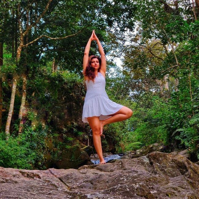 കടലറിഞ്ഞ്... പുഴയറിഞ്ഞ്...; ഹംസ നന്ദിനിയുടെ ഗ്ലാമറസ് ഫൊട്ടോസ് കാണാം