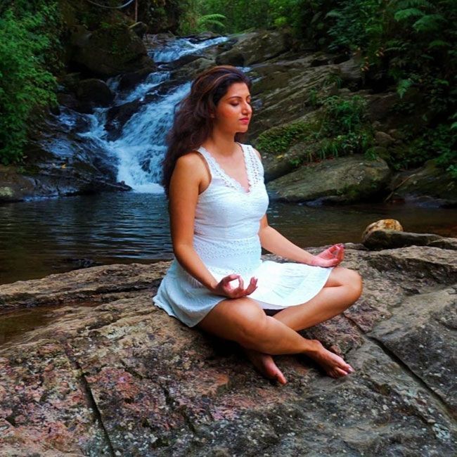 കടലറിഞ്ഞ്... പുഴയറിഞ്ഞ്...; ഹംസ നന്ദിനിയുടെ ഗ്ലാമറസ് ഫൊട്ടോസ് കാണാം