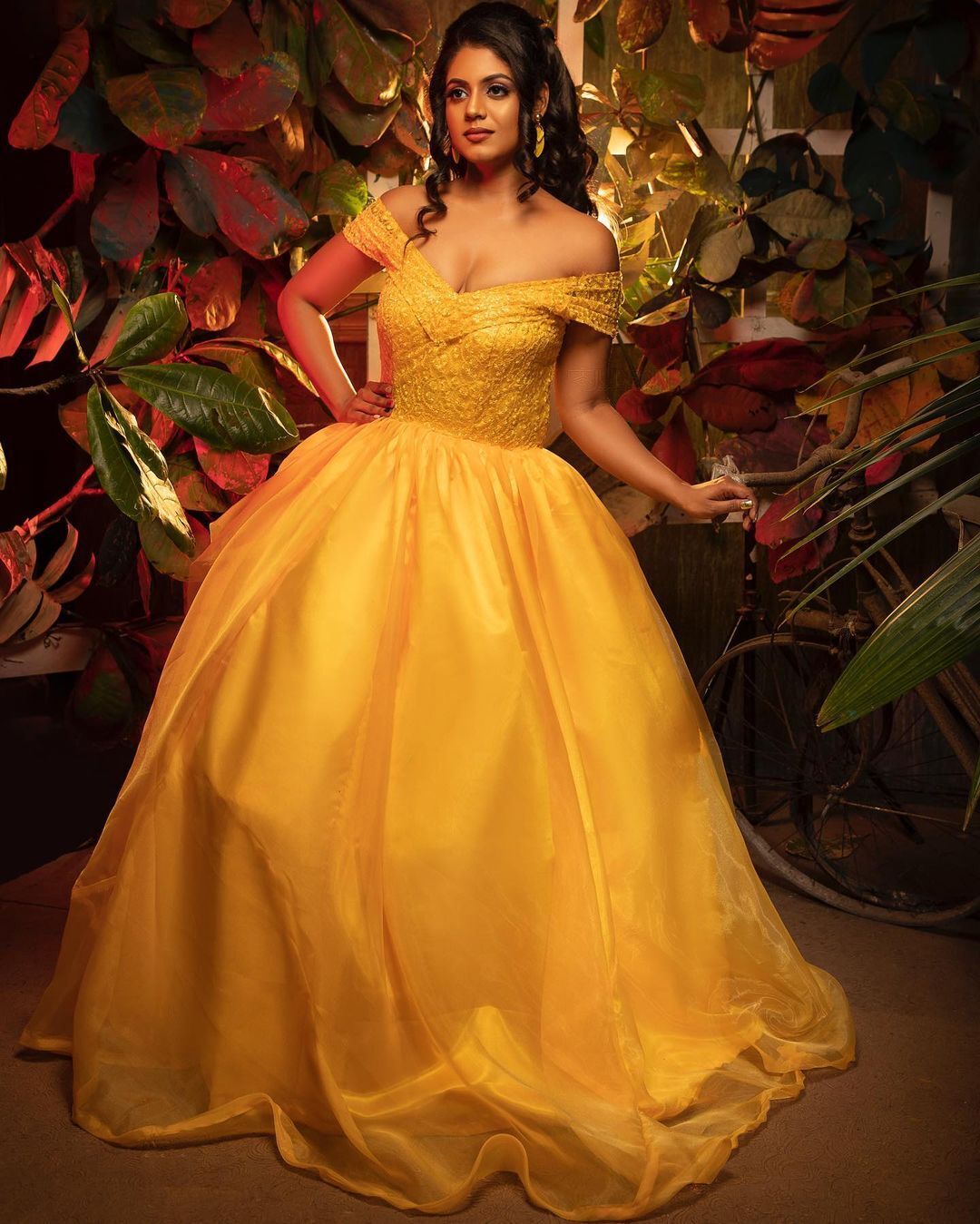 അല്‍പ്പം ഹോട്ടാണ് ഇനിയ; നടിയുടെ പുതിയ ഫോട്ടോകള്‍ കാണാം