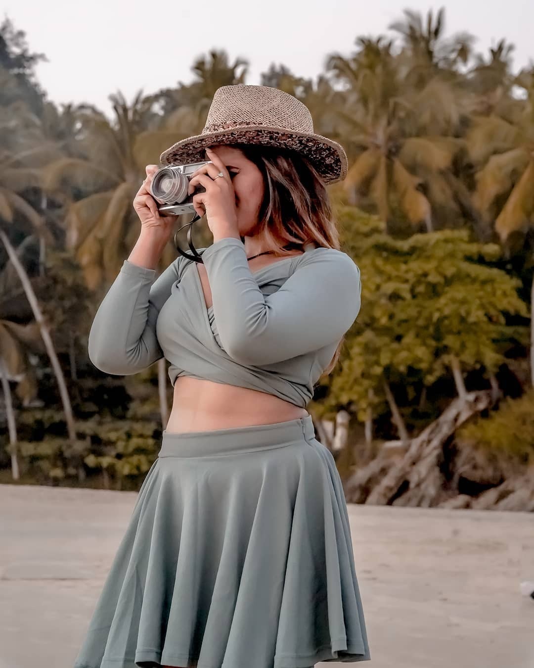 നാടനായി ഹോട്ട് ലുക്കിൽ പേർളി; സോഷ്യൽ മീഡിയയെ ഇളക്കി മറിച്ച് ഫൊട്ടോഷൂട്ട്