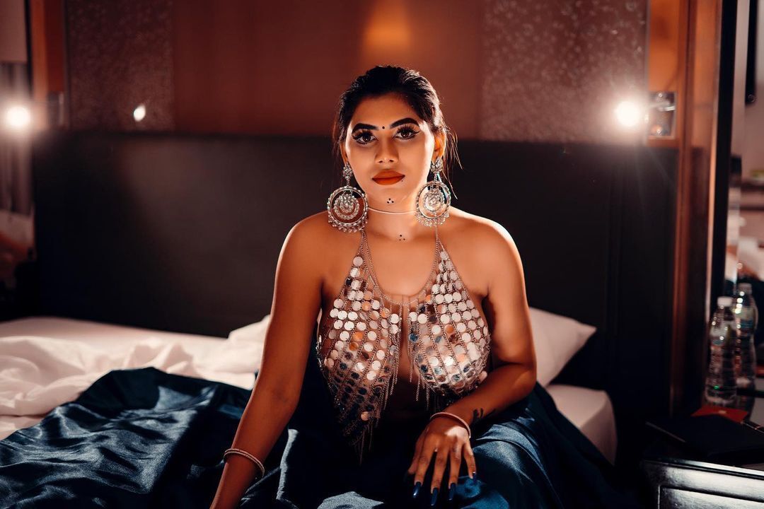 ഹോട്ട് ആൻഡ് കൂൾ ലുക്കിൽ റിവിക- ഫോട്ടോഷൂട്ട് ചിത്രങ്ങൾ