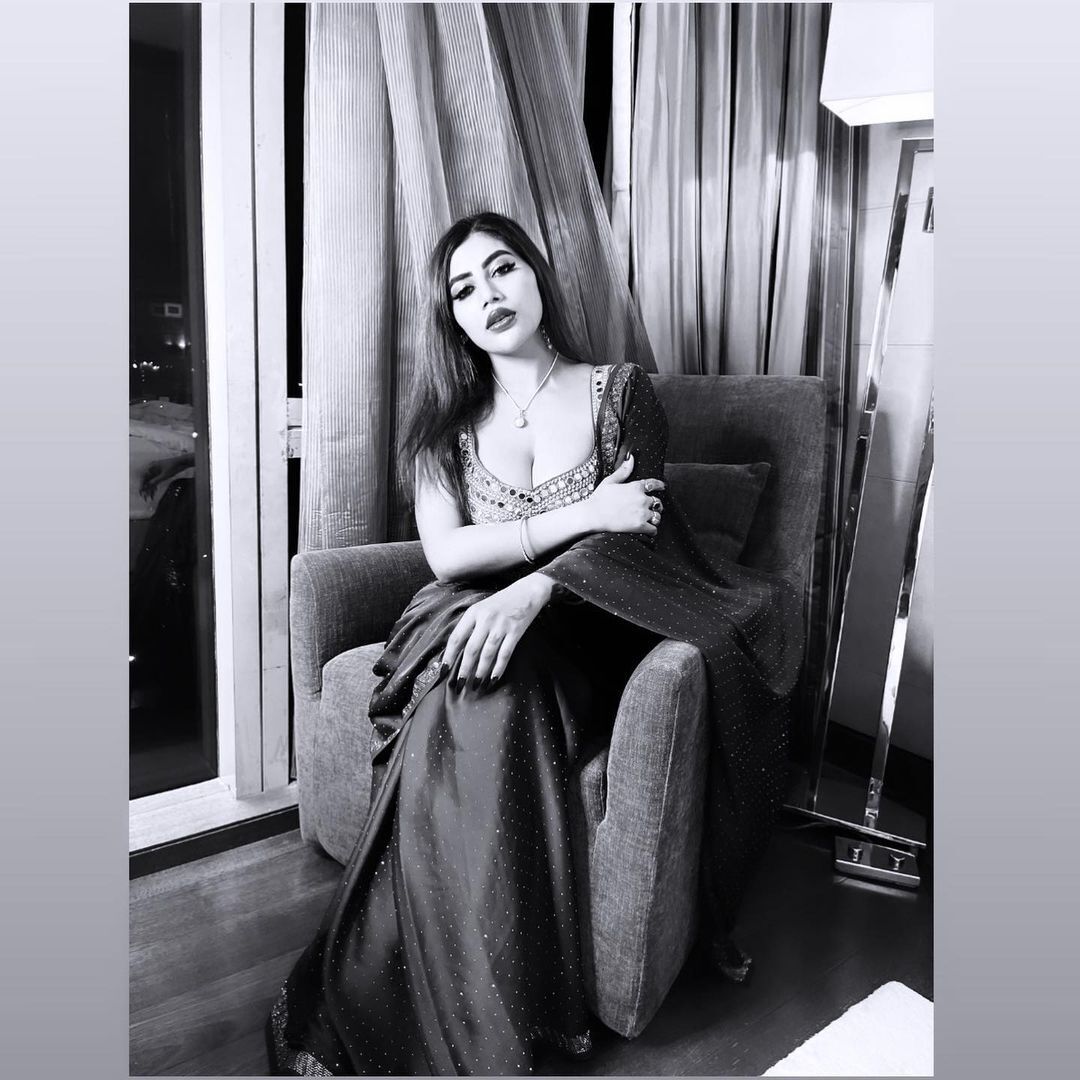 ഹോട്ട് ആൻഡ് കൂൾ ലുക്കിൽ റിവിക- ഫോട്ടോഷൂട്ട് ചിത്രങ്ങൾ