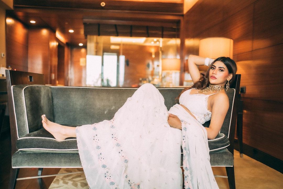 ഹോട്ട് ആൻഡ് കൂൾ ലുക്കിൽ റിവിക- ഫോട്ടോഷൂട്ട് ചിത്രങ്ങൾ