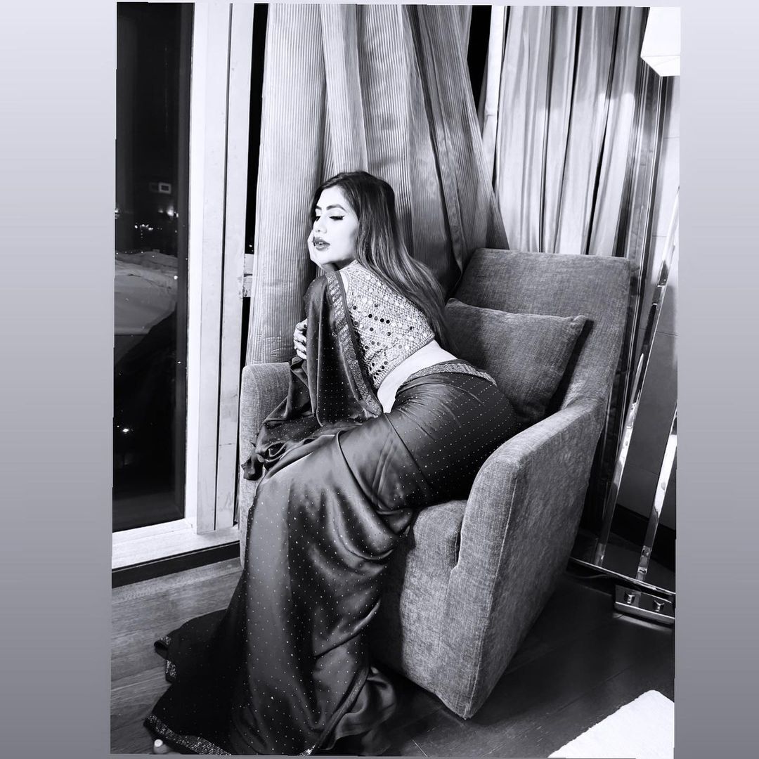 ഹോട്ട് ആൻഡ് കൂൾ ലുക്കിൽ റിവിക- ഫോട്ടോഷൂട്ട് ചിത്രങ്ങൾ