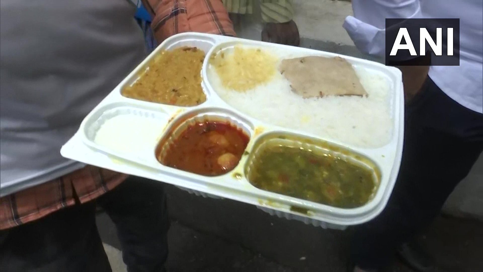 കൊവിഡ് കാലത്ത് ഭക്ഷണ വിതരണവുമായി സന്നദ്ധ സംഘടനകൾ- ചിത്രങ്ങൾ