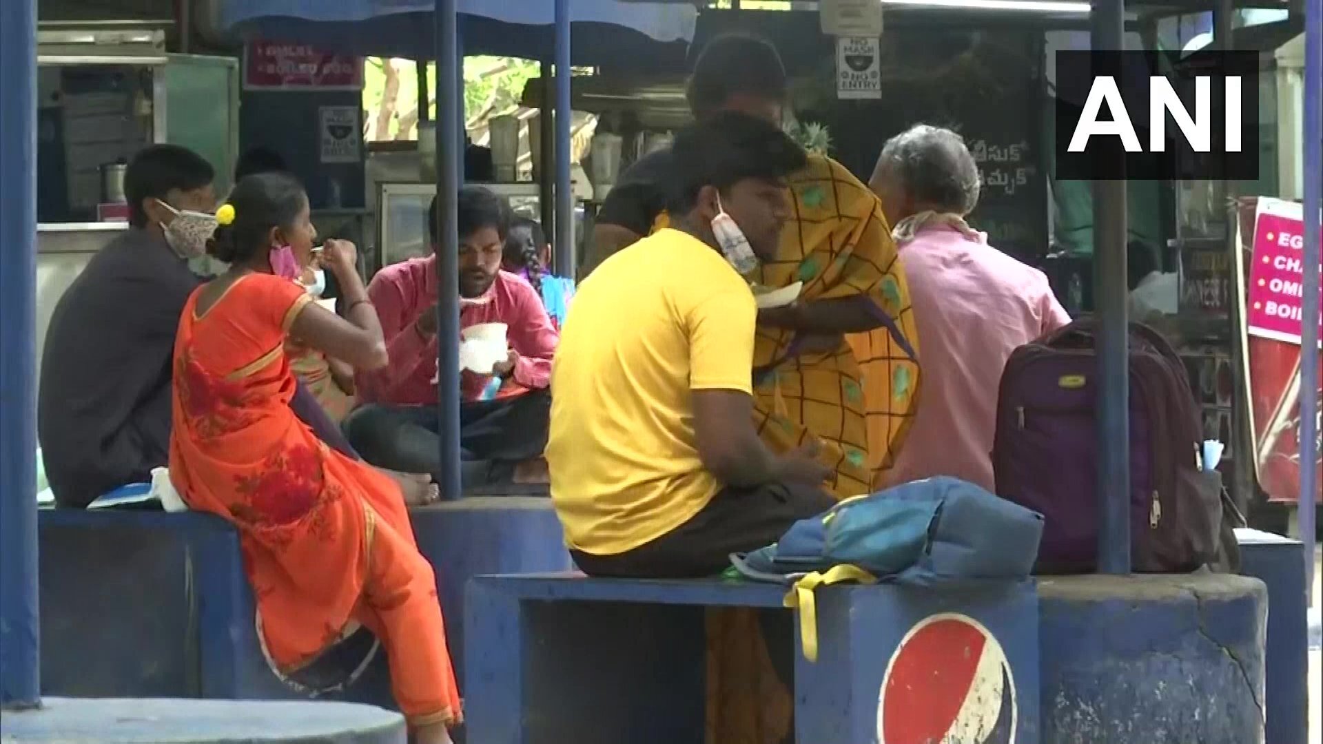 കൊവിഡ് കാലത്ത് ഭക്ഷണ വിതരണവുമായി സന്നദ്ധ സംഘടനകൾ- ചിത്രങ്ങൾ