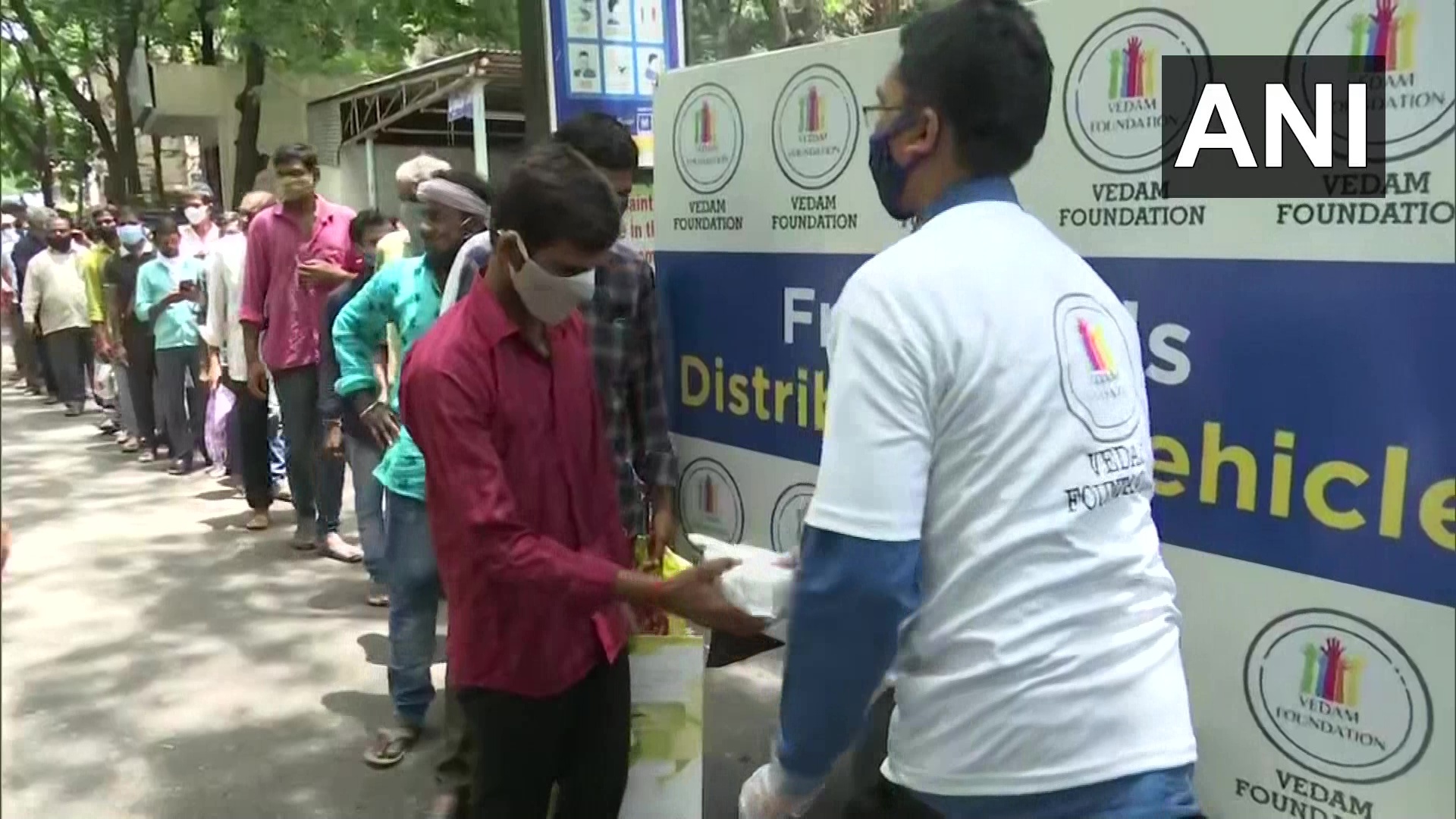 കൊവിഡ് കാലത്ത് ഭക്ഷണ വിതരണവുമായി സന്നദ്ധ സംഘടനകൾ- ചിത്രങ്ങൾ