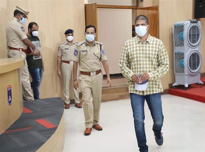 പാകിസ്താന്‍ മോചിപ്പിച്ച ഹൈദാരാബാദ് സ്വദേശി നാട്ടിലെത്തി; ചിത്രങ്ങള്‍ കാണാം