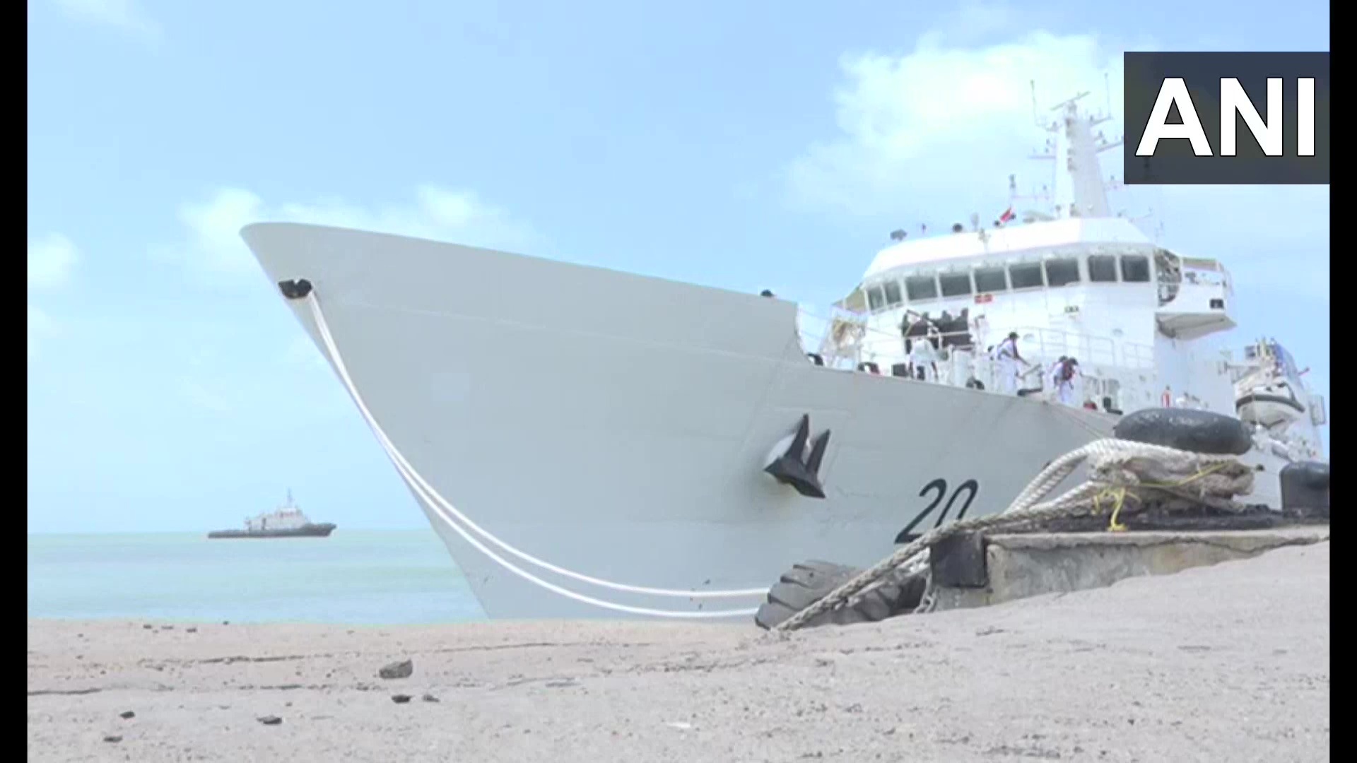 തീരസേനാ കപ്പല്‍ സജാഗ് ഗുജറാത്തിലെ പോര്‍ബന്ദറില്‍ നീറ്റിലിറക്കിയപ്പോള്‍- ചിത്രങ്ങള്‍ കാണാം