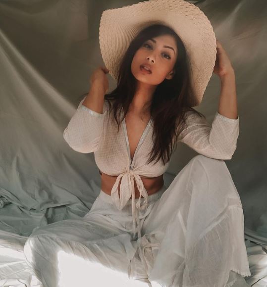 ഹോട്ട് ചിത്രങ്ങളുമായി സമീയ ബന്‍ഗെര; നടിയുടെ ഏറ്റവും പുതിയ ഫോട്ടോസ്‌